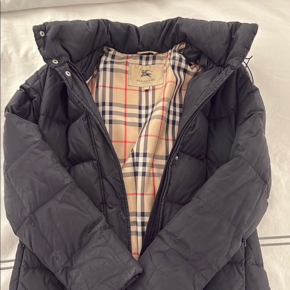 Burberry Women’s Black Quilted Marianne Puffer Jacket (Small) - Picture 5 of 8